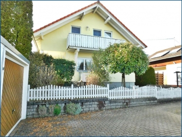 Sofort bezugsfrei – Doppelhaushälfte mit Garten am Ortsrand von Sickenhausen, 72768 Reutlingen, Doppelhaushälfte
